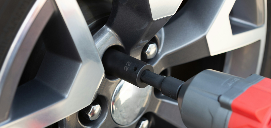 Uninstalling the tire of a car